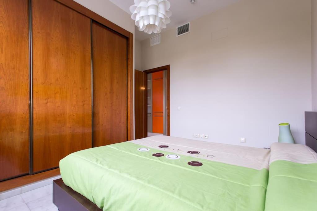 Fibes Con Piscina Y Parking Gratis Apartamento Sevilla Este Exterior photo