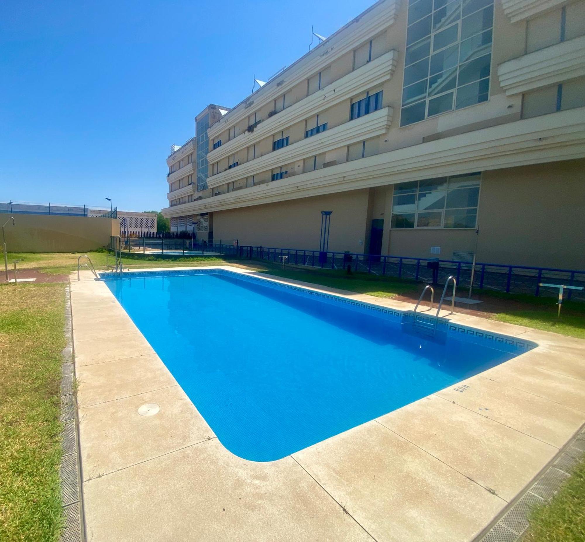 Fibes Con Piscina Y Parking Gratis Apartamento Sevilla Este Exterior photo